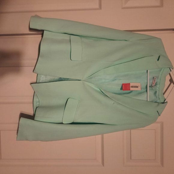 Blazer - Picture 2 of 2